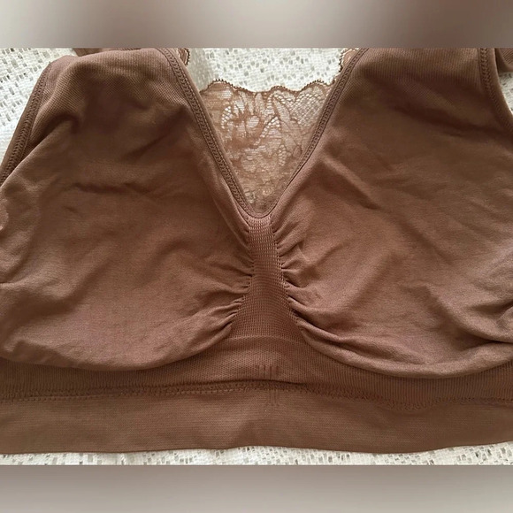 Breezies~Lace Seamless Cami Wirefree Bra~with Removable Modesty Pads ~ Lot Of 2 - Picture 5 of 11